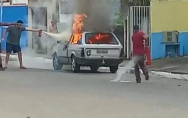 Homem morreu carbonizado após carro explodir na porta de Conselho Tutelar em Barra do Turvo, SP - Foto: Reprodução