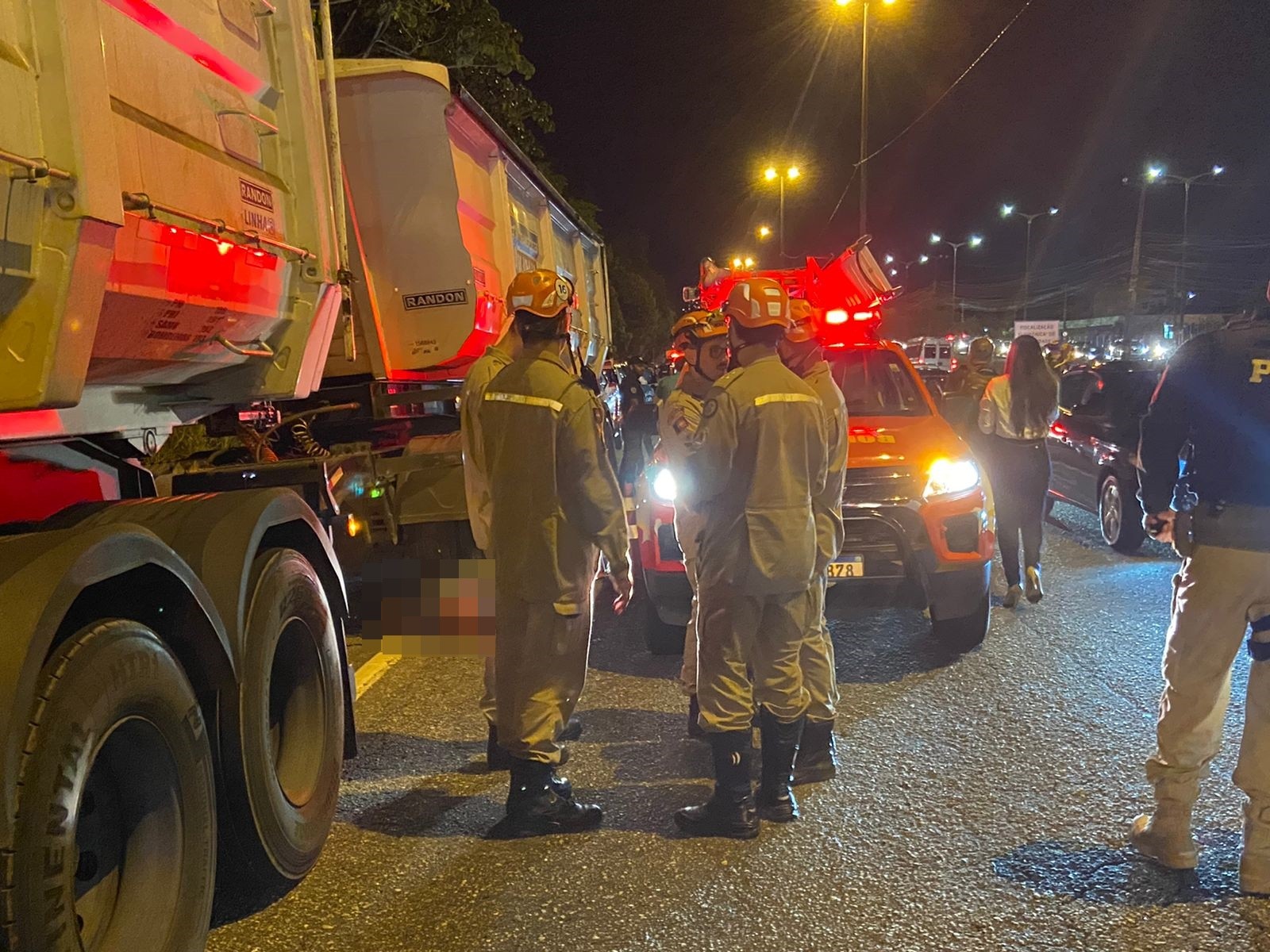 Motociclista Morre Ap S Ser Esmagado Por Caminh O Na Br Em Jo O