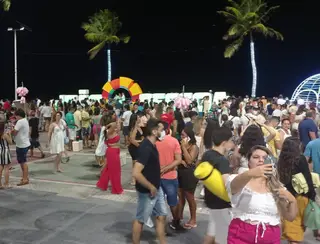 Mesmo sem festa pública, população de João Pessoa comparece à praia para receber 2022