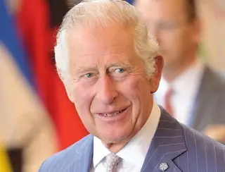 Príncipe Charles recebeu 1 milhão de euros em mala de sheik, diz jornal