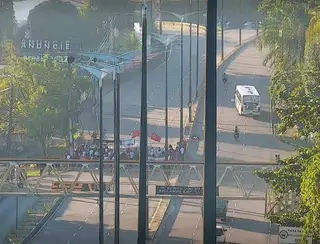 Protesto de moradores interdita trânsito na Avenida Pedro II, em João Pessoa