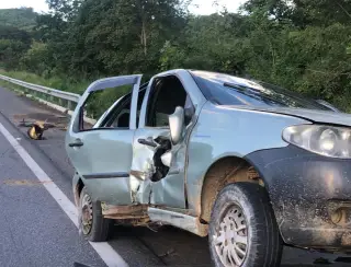 Homem morre após acidente entre carreta e automóvel, em Campina Grande
