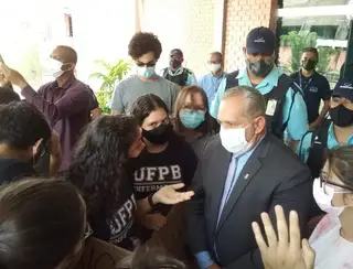 Estudantes do Instituto Federal da Paraíba protestam e pedem volta às aulas