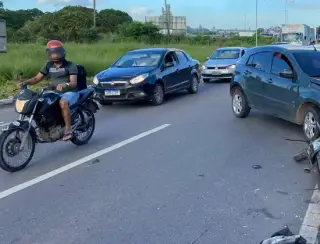 Motociclista fica em estado grave após colisão com carro na BR-230 em João Pessoa