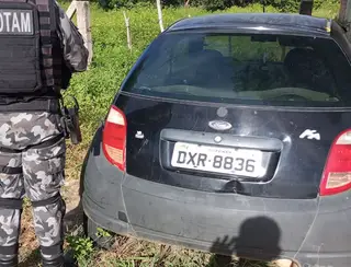 ROTAM recupera carro com restrição de roubo/furto, em Uiraúna