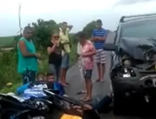 Acidente entre dois carros e uma moto deixa cinco feridos no Sertão