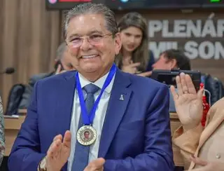 Adriano Galdino recebe Medalha de Honra ao Mérito Legislativo da Câmara de Cajazeiras