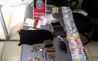 Polícia Militar prende homem e apreende arma, drogas e dinheiro em residência na cidade de Cajazeiras