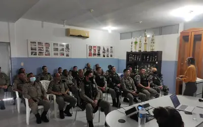 Policias militares participam de palestra sobre violência contra mulher em Itaporanga