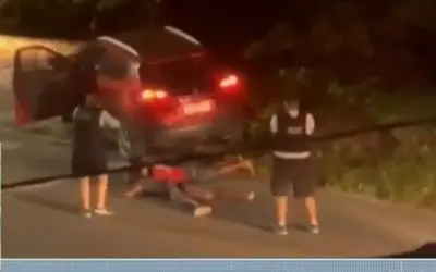 Adolescentes roubam veículo, tentam fugir, mas são apreendidos, em João Pessoa