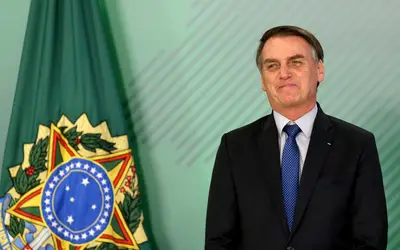 Bolsonaro ignora horário de expediente em campanha eleitoral
