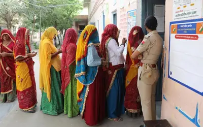Queda no comparecimento às urnas marca 1ª fase das eleições na Índia