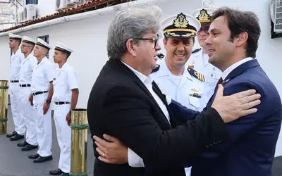 João Azevêdo é o mais novo comendador da Marinha
