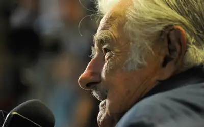 Ex-presidente uruguaio José Mujica anuncia diagnóstico de tumor no esôfago