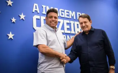 Ronaldo assina acordo para venda de 90% das ações da SAF do Cruzeiro