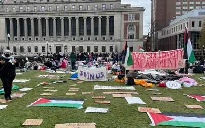 Universidade de Columbia inicia suspensão de estudantes; no Texas, 40 são presos em mais um dia de protesto