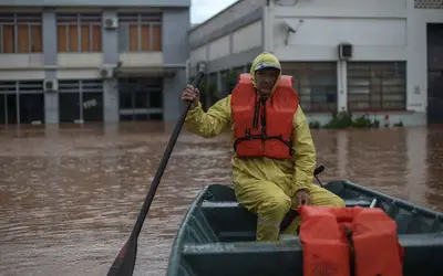 Rio Grande do Sul transfere mais de mil presos por causa de inundação em presídio