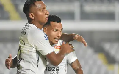 Santos goleia Guarani, vence terceira na Série B e divide liderança com Sport