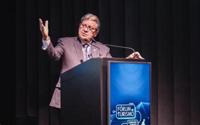 João Azevêdo apresenta a Paraíba em Fórum de Turismo da Record Europa transmitido ao vivo para 150 países