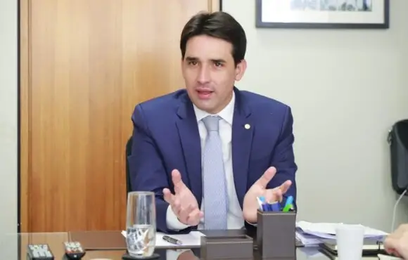 Publicada lei que concede título de cidadão paraibano ao Ministro Silvio Costa Filho