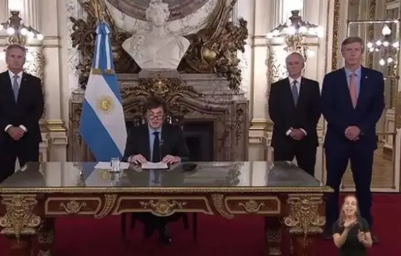 Presidente da Argentina anuncia primeiro superávit em 16 anos